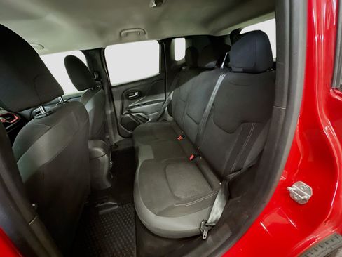 Used 2022 Jeep Renegade Latitude w/ Convenience Group AWD/4WD image 29