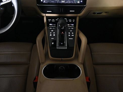 Certified 2023 Porsche Cayenne AWD/4WD image 16