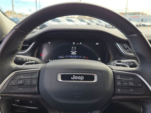 Certified 2022 Jeep Grand Cherokee Limited image 35