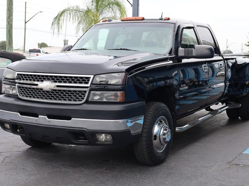 Used 2005 Chevrolet Silverado 3500 LT w/ Heavy-Duty Power Package image 2