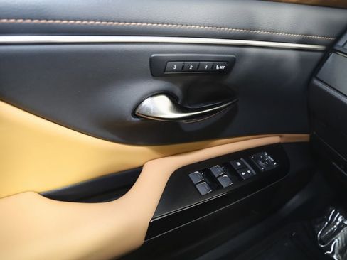 Used 2024 Lexus ES 350 w/ Premium Package image 32