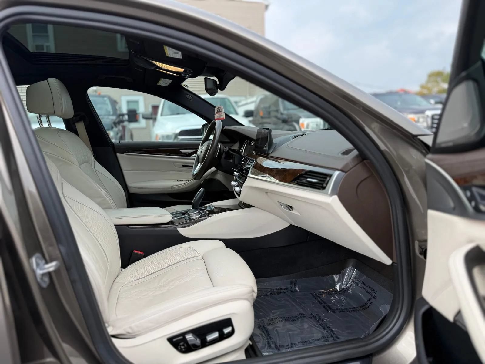 Used 2017 BMW 540i RWD image 11