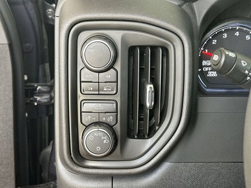 Certified 2023 Chevrolet Silverado 1500 Custom AWD/4WD image 18