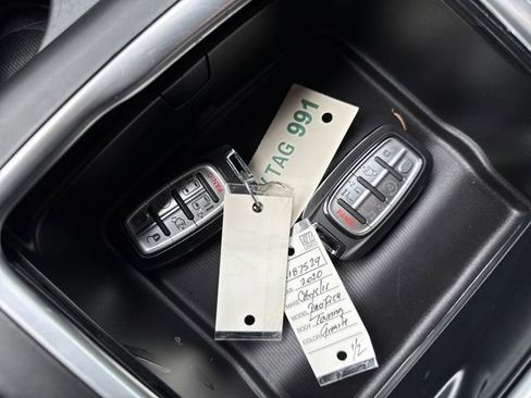 Used 2020 Chrysler Pacifica Touring-L Plus image 30