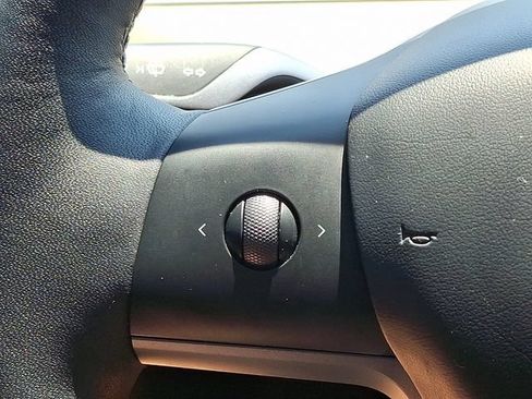 Used 2023 Tesla Model 3 Standard Range RWD image 23