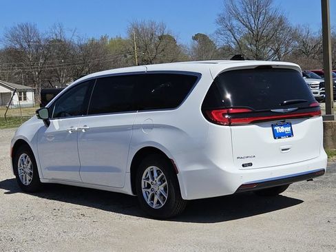 New 2026 Chrysler Pacifica Select image 7
