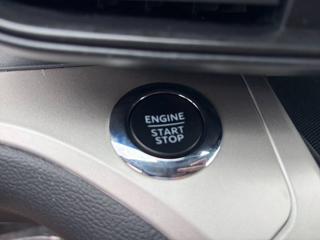 Used 2023 Ford Explorer XLT AWD/4WD image 12