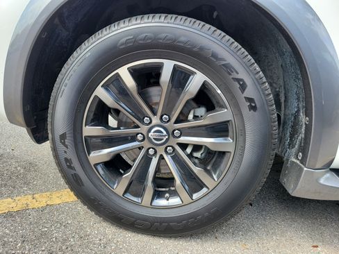 Used 2017 Nissan Armada Platinum image 4