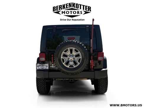 Used 2016 Jeep Wrangler Unlimited Rubicon w/ Connectivity Group AWD/4WD image 4