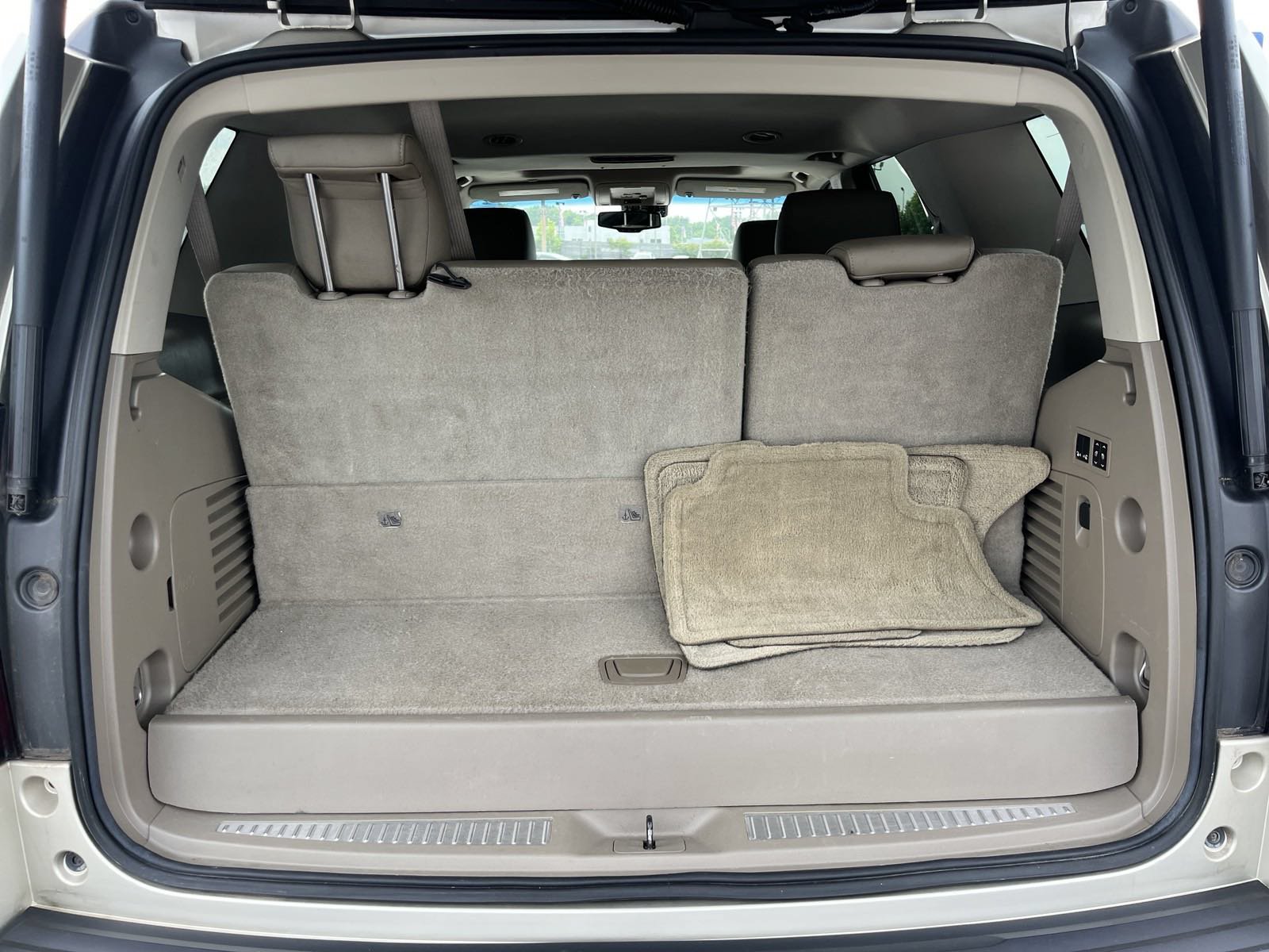 Used 2015 Chevrolet Tahoe LTZ RWD image 15