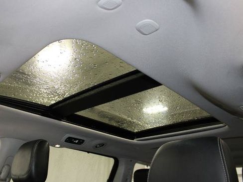 Used 2023 Chrysler Pacifica Limited FWD image 18