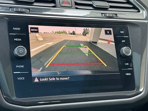 Used 2020 Volkswagen Tiguan SEL image 23