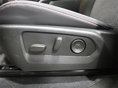 Used 2024 Chevrolet Colorado Z71 w/ Z71 Convenience Package 2 image 12