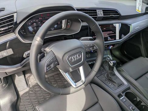 New 2025 Audi Q3 2.0T Premium image 3