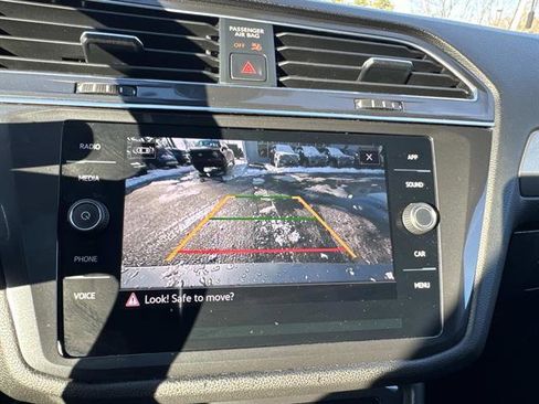 Used 2022 Volkswagen Tiguan SE image 15