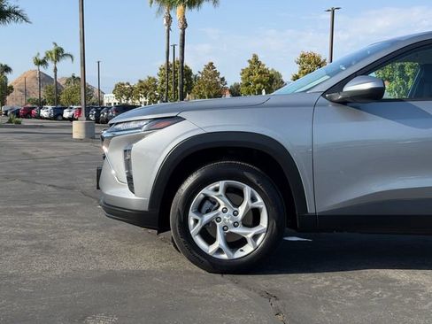 Used 2025 Chevrolet Trax LS w/ LS Convenience Package FWD image 22