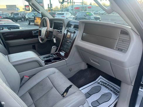 Used 2014 Lincoln Navigator 4WD image 19