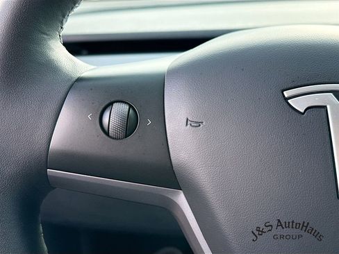 Used 2023 Tesla Model Y Performance image 13