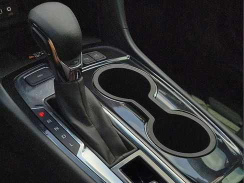 Used 2023 Chevrolet Equinox Premier image 16