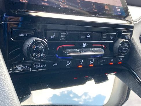 Used 2022 Jeep Grand Cherokee L Limited AWD/4WD image 25