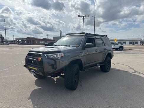Used 2019 Toyota 4Runner TRD Off-Road image 2