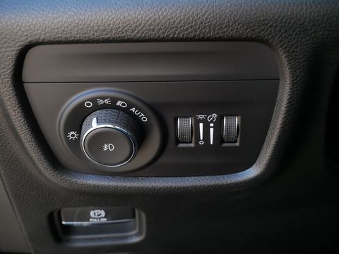 Used 2023 Jeep Grand Cherokee Limited w/ Black Appearance Package image 26