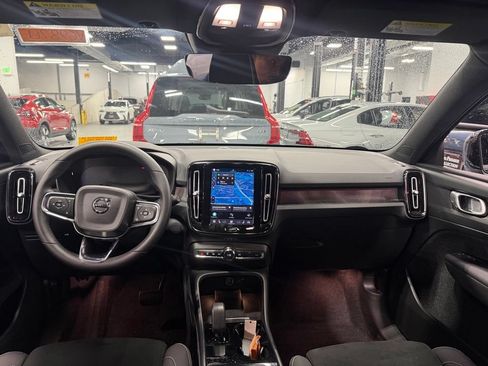 Certified 2023 Volvo XC40 Recharge Plus AWD/4WD image 5