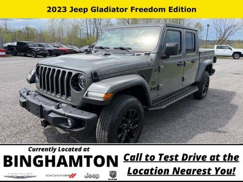 Used 2023 Jeep Gladiator Sport AWD/4WD image 8
