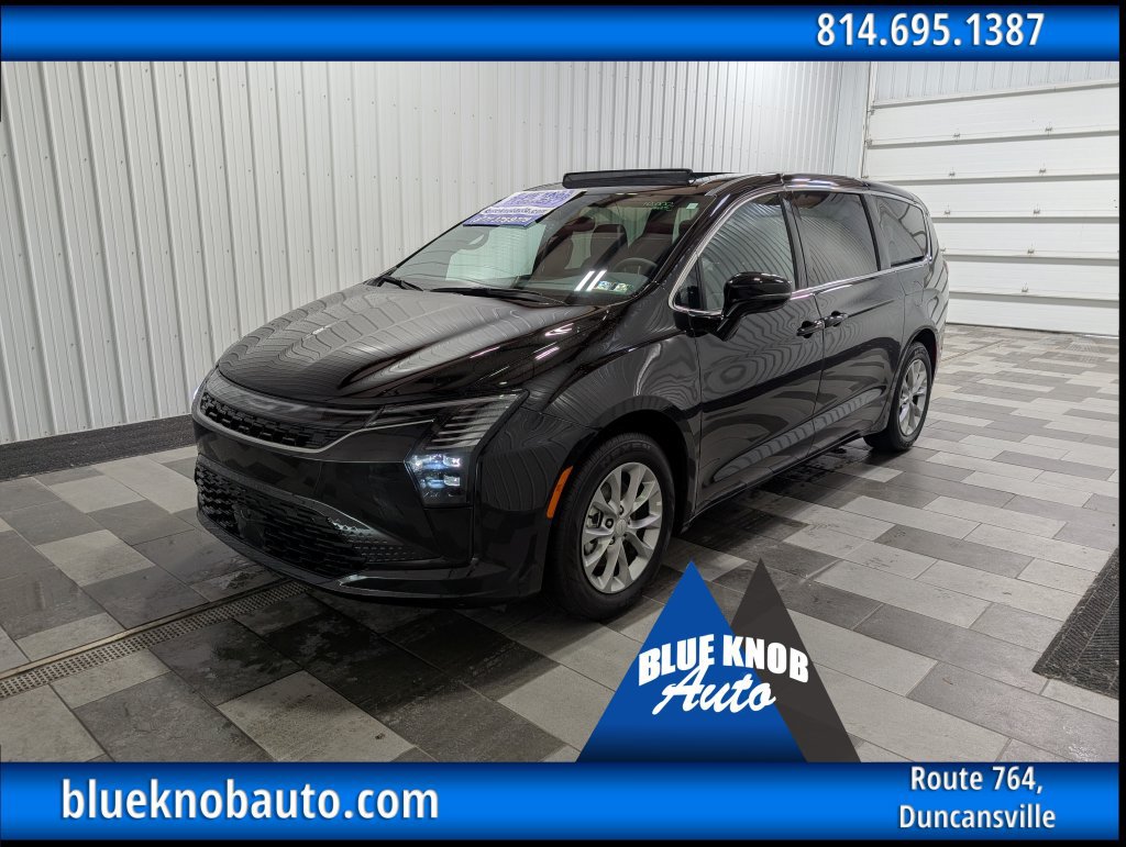 Used 2027 Chrysler Pacifica Limited FWD image 1