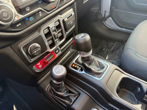 Used 2023 Jeep Wrangler Unlimited Rubicon 4xe image 13