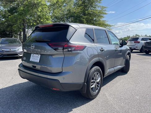 Used 2025 Nissan Rogue S FWD image 3