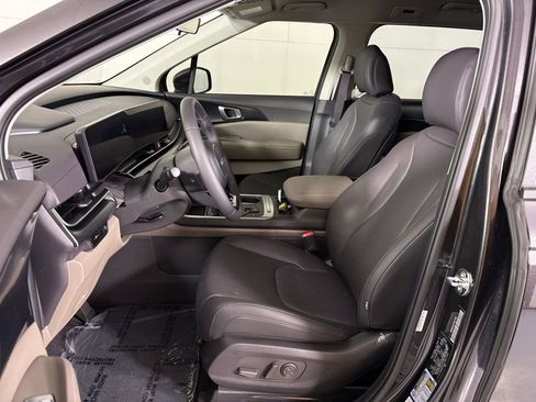 New 2026 Kia Carnival image 16