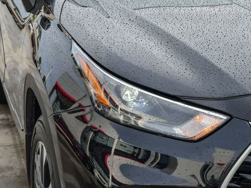 Used 2023 Toyota Highlander XLE image 4