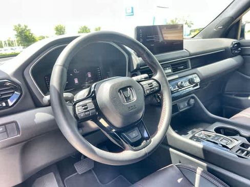 Used 2026 Honda Pilot Black Edition image 15