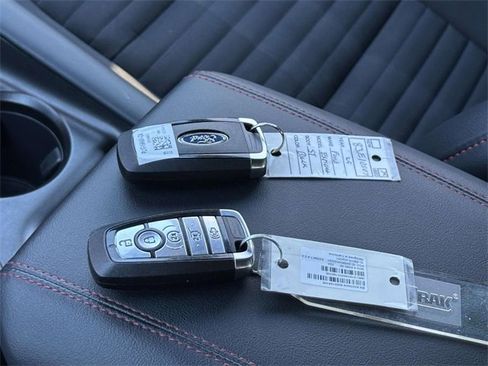 Used 2025 Ford Explorer ST-Line image 3