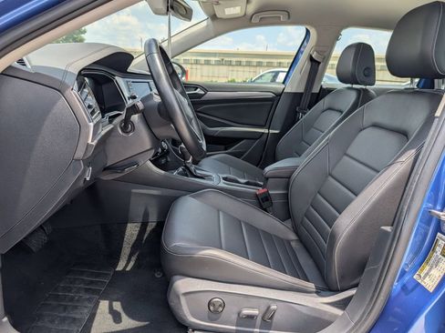 Used 2024 Volkswagen Jetta SE FWD image 12