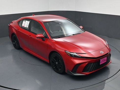 Used 2025 Toyota Camry SE FWD image 11