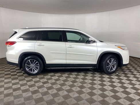 Used 2019 Toyota Highlander XLE image 11