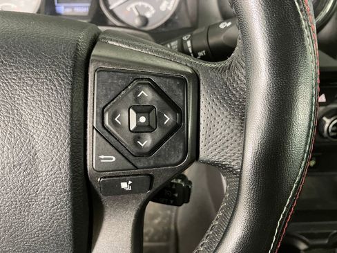 Used 2016 Toyota Tacoma TRD Off-Road image 18