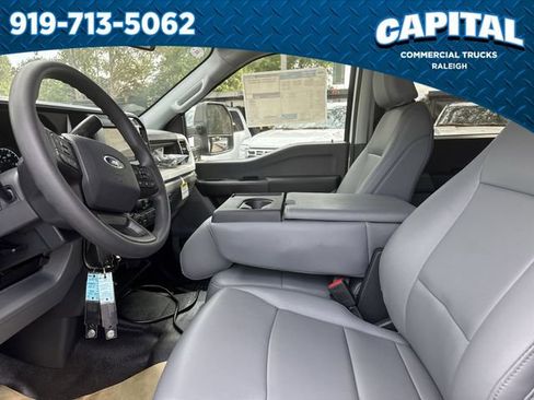New 2025 Ford F550 4x4 Crew Cab image 18