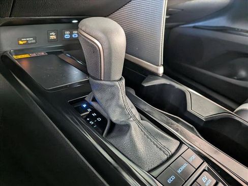 Used 2025 Toyota Camry SE FWD image 18