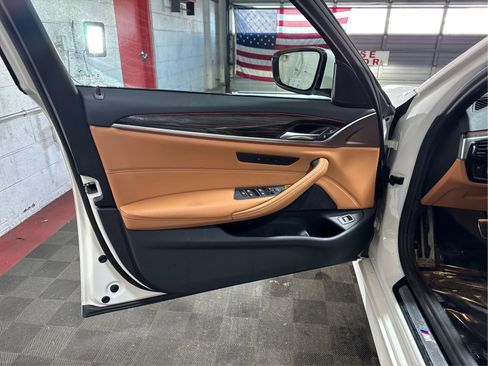 Used 2019 BMW 530i xDrive w/ M Sport Package image 17