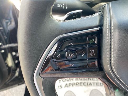 Used 2023 Jeep Grand Cherokee Overland w/ Luxury Tech Group IV AWD/4WD image 21