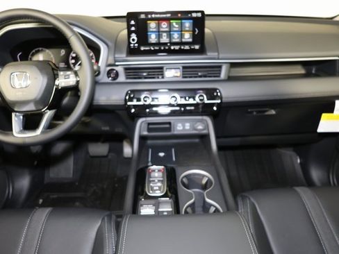 New 2025 Honda Pilot Touring image 8