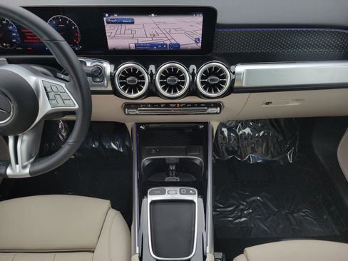 Certified 2025 Mercedes-Benz GLB 250 image 13
