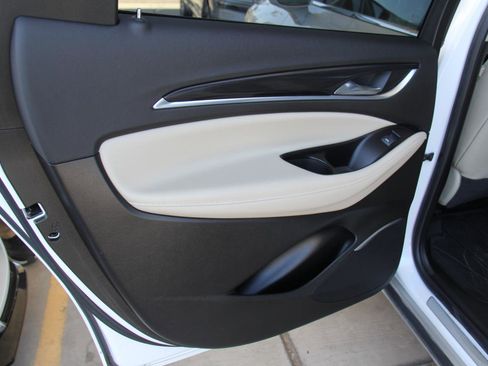 Used 2018 Buick Enclave Premium FWD image 23