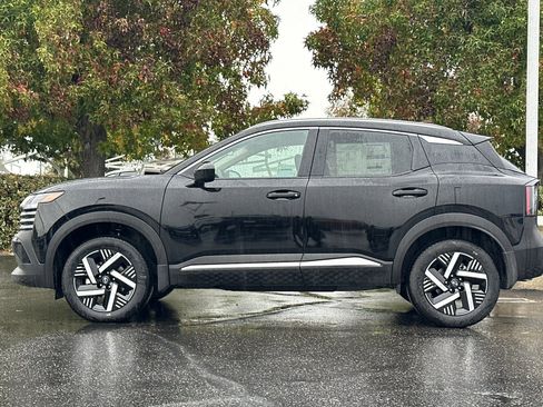 New 2026 Nissan Kicks SV image 7