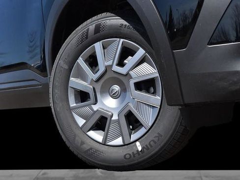 New 2026 Nissan Kicks S image 3