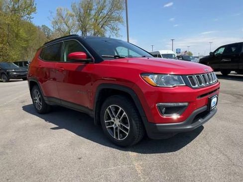 Used 2018 Jeep Compass Latitude w/ Popular Equipment Group AWD/4WD image 2