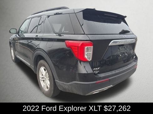 Used 2022 Ford Explorer XLT w/ Equipment Group 202A image 5